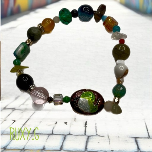 4.   Vibrant Beaded Bracelet Set - Picture 6 of 9